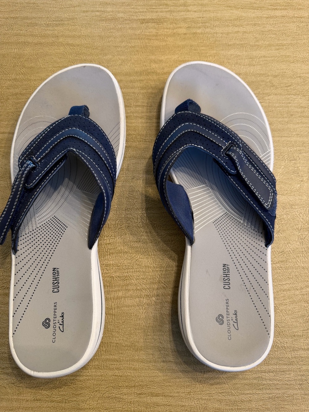 Woman’s Cloudsteppers by Clarks Cushioned Flip Flop Sandals - size 9